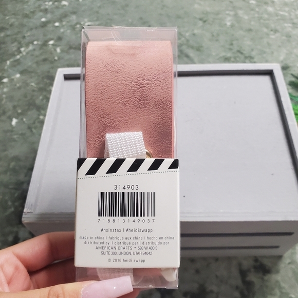 Heidi Swapp Camera Strap - Picture 2 of 2